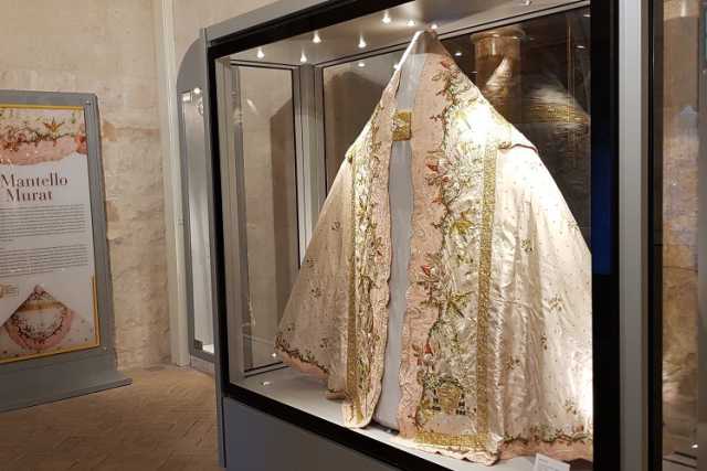 Altamura, il "mantello di Murat": donato dal re, appartenne a una donna misteriosa